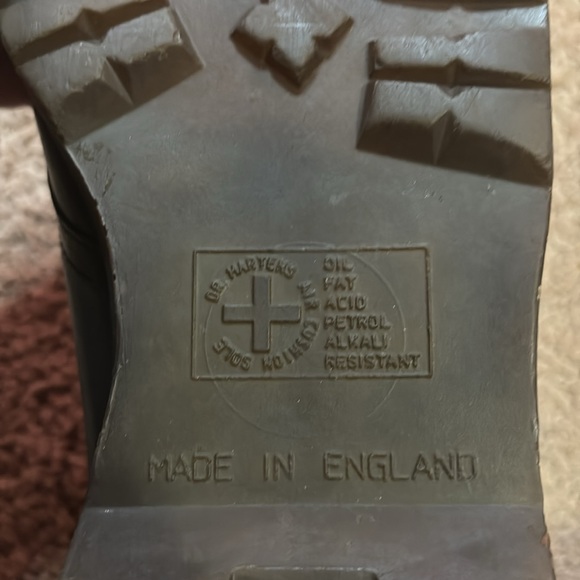 Doc Martens 3 hole shoes ( MADE In England) - Picture 2 of 3